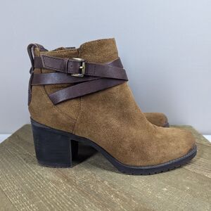 Sam Edelman Hannah Chelsea Boots Suede Belted Ankle Booties Size 7 | 2.5” Heel